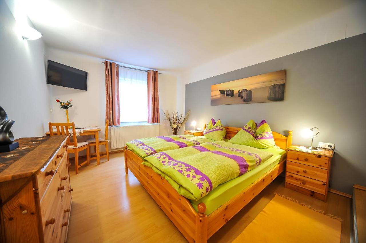 Cafe Hoppala Bed and Breakfast Sankt Peter-Freienstein Eksteriør billede