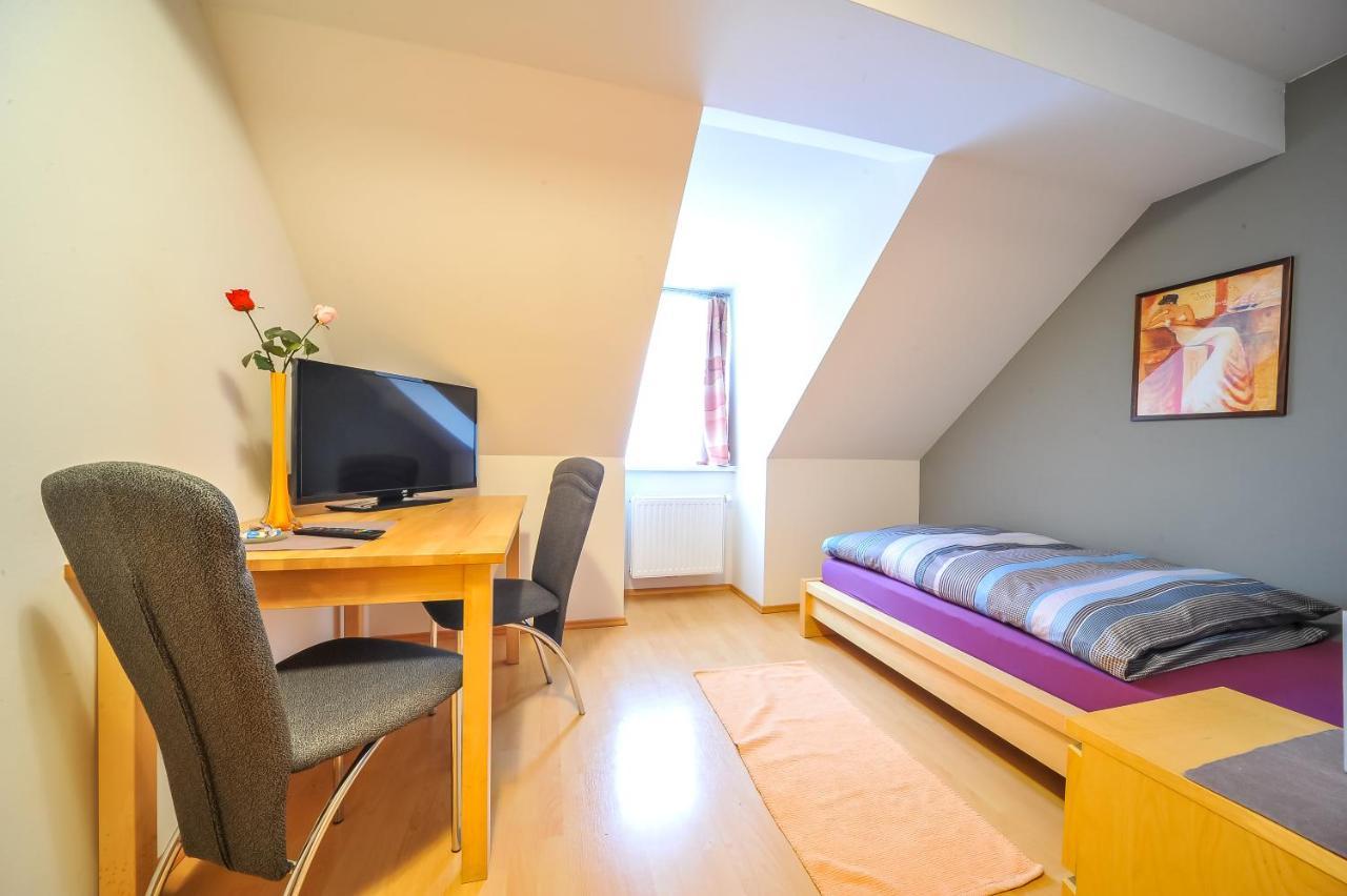 Cafe Hoppala Bed and Breakfast Sankt Peter-Freienstein Eksteriør billede